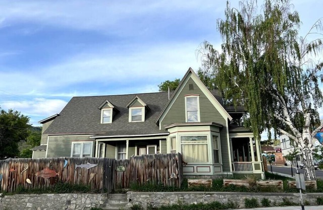 Governor Leslie's Historic Home