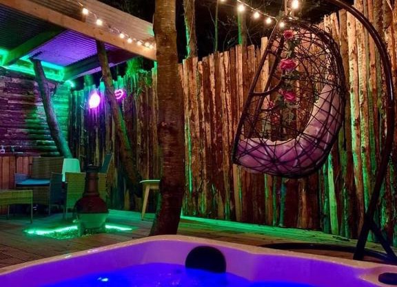 Gracelands Glamping lodge 1