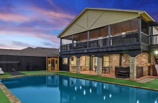 Grand 5BR-2.5B Villa with Pool & Hot Tub