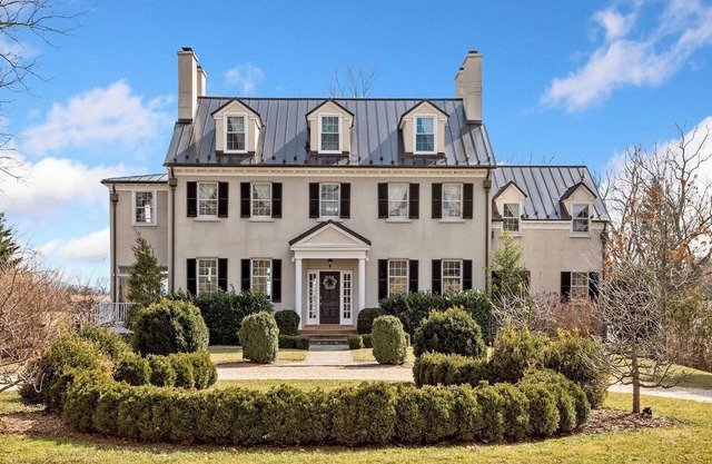 Grand 9BR Provenance Manor Ideal for Gatherings