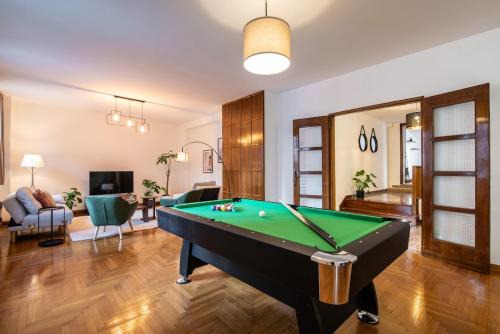 Grand Billiard Exclusive Home