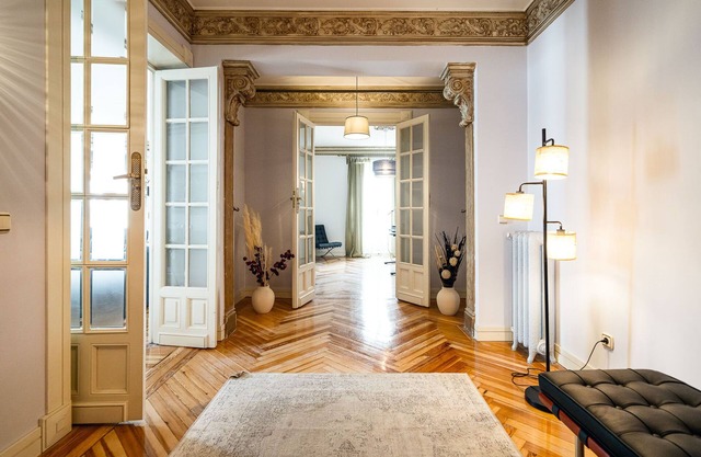 Grand Design. Glamorous Location. Splendid Views.