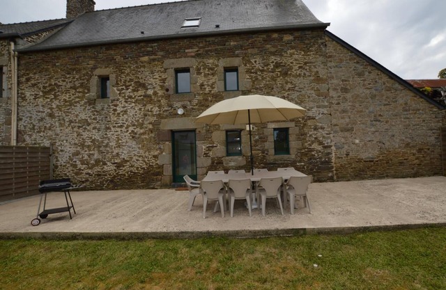 Grand Gîte en Campagne à 13.5 km de la Baie du Mont Saint-michel