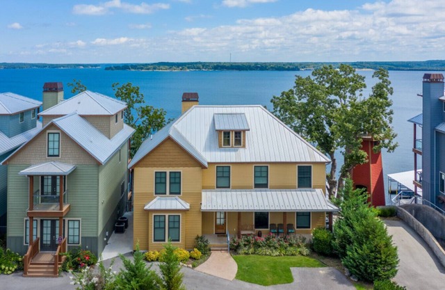 Grand Lake Frontage: 5Bed & 5.5 Bath Grand Lake O' the Cherokees up to 20 guests