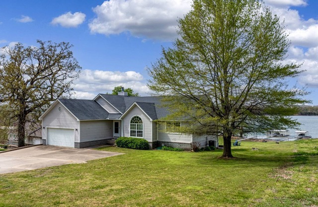 Grand Lake Retreat, 4Bd/3Ba, Lake Front, Firepit