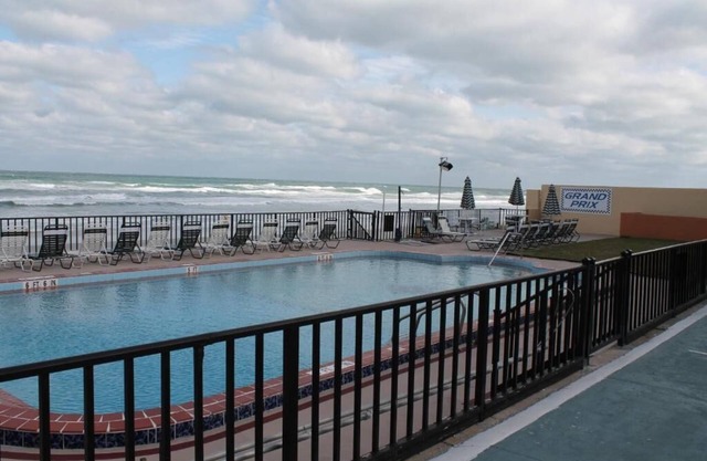 Grand Prix Motel on the Beach