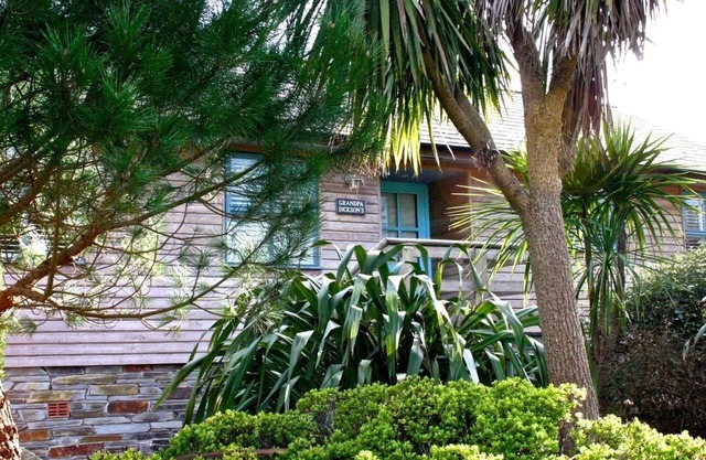 GRANDPA DICKSON'S, pet friendly, with a garden in Little Petherick