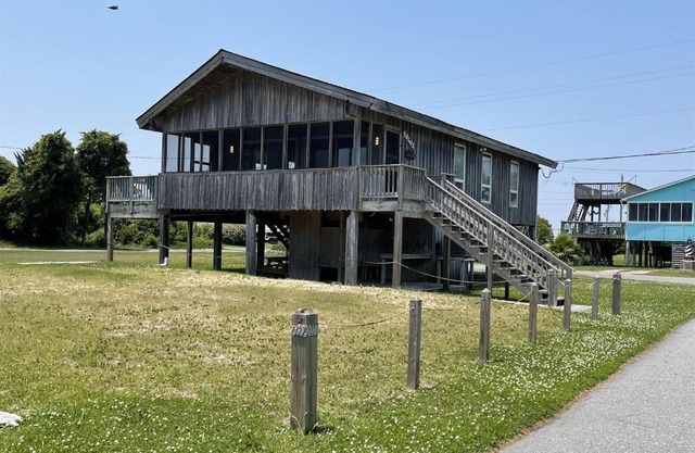 Gray Eagle House 58202