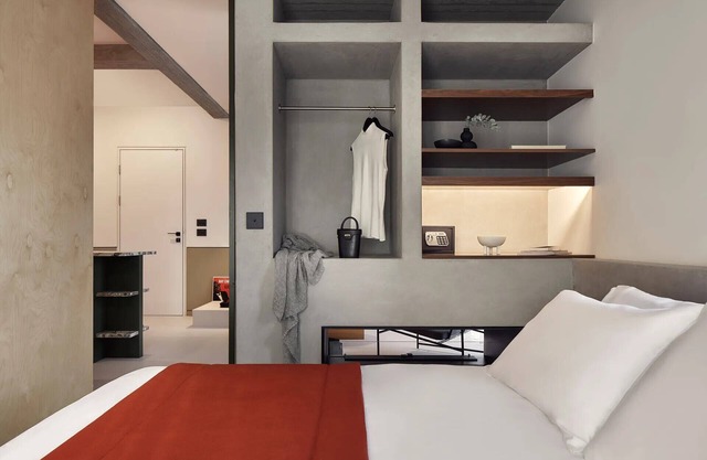 Great 1BR Suite with Beautiful Balcony