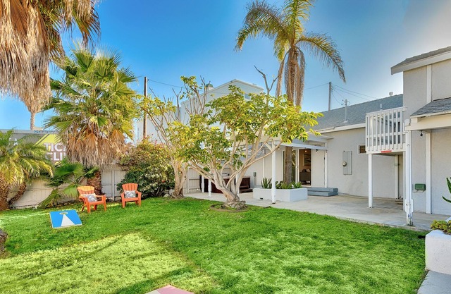 Great beach home - private hot tub & yard - only five houses to the sand