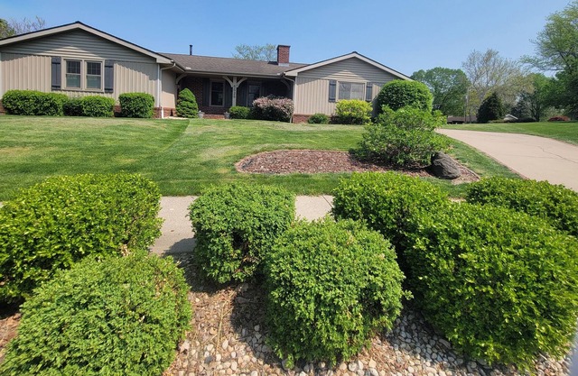 Great for families, near hospital, mins from downtown, Cat offices, restaurants