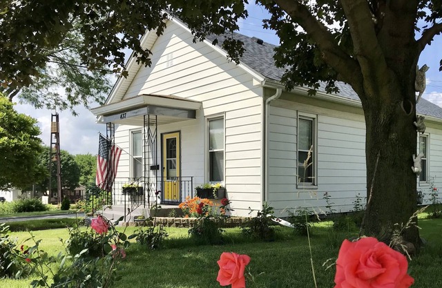 Great Homebase Bungalow 10 Mins to Starved Rock - managed by Superhost!