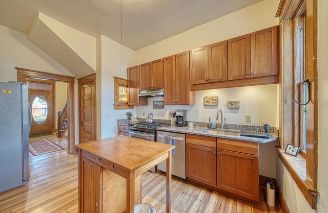 Great in-town Salida location! Walk to shops, restaurants, parks, river +A/C!