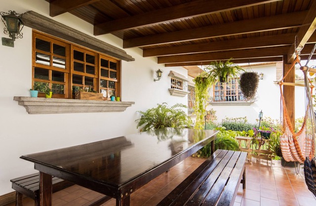 Great location, next to gastronomic area. Safe and quiet neighborhood.