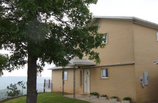 Great Location! Seclusion! Breathtaking Views! - Kids Under 6 Free Stay Free!