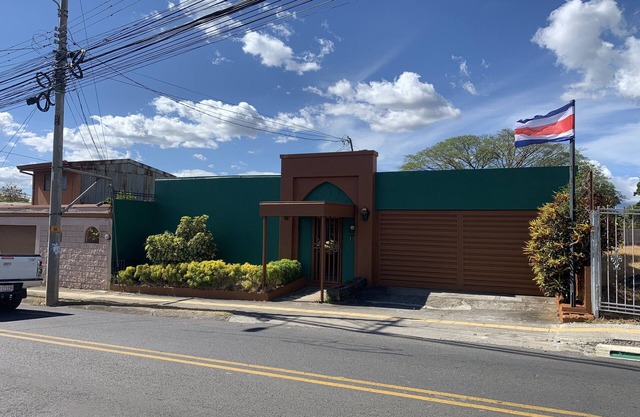 Great Place near to the main Hotels, Nationals Park sand to the airport.