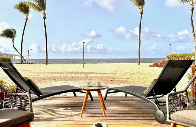 GREAT VIEW Beautiful One bedroom on the beach nearly Red Bay Beach