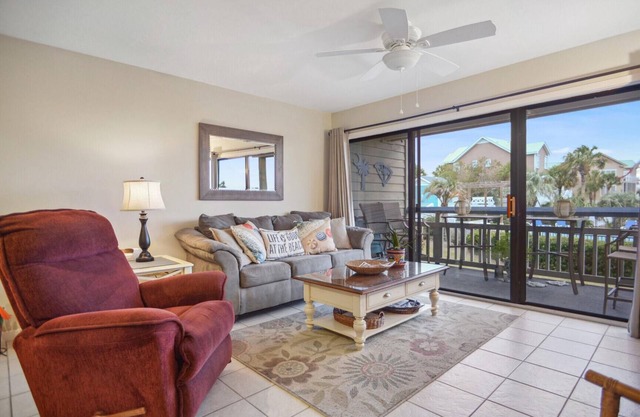 Great View of Swimming Pool and Beach, Dog Friendly
