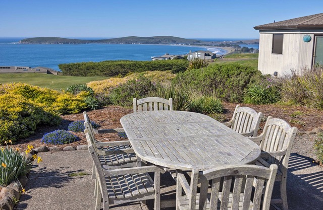 Grebe - Big 5 bedroom on the 8th fairway, great views.