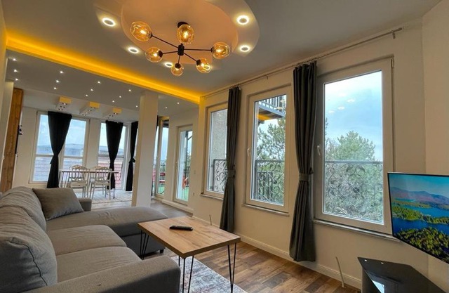 Greenside Apartment 5