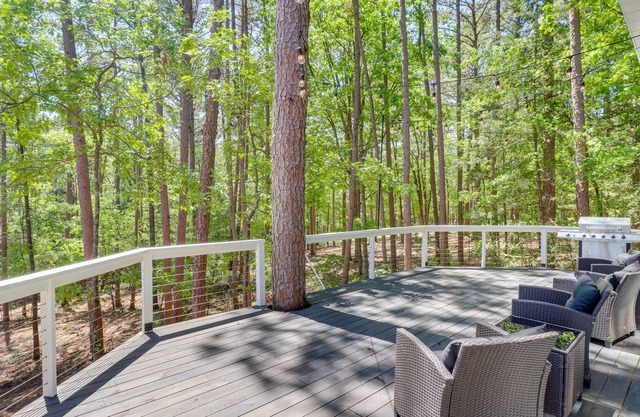 Greers Ferry Treehouse-Style Cabin w/ Lake Access!