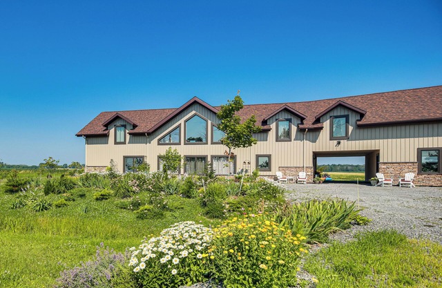 Grill Out, Play Pool: Huge Home on Lake Champlain!