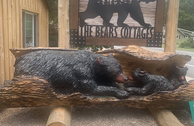 Grizzly Cabin at The Bears Cottages in Inlet