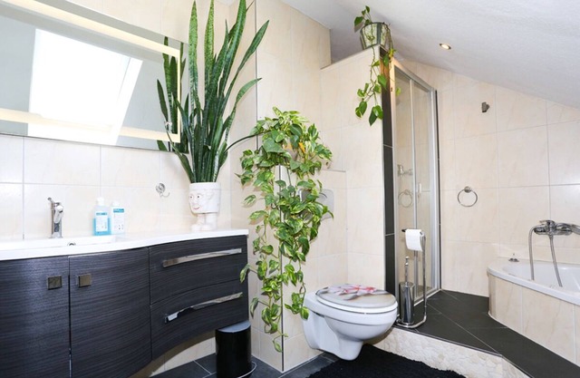 Große Ferienwohnung Mitten im Grünen