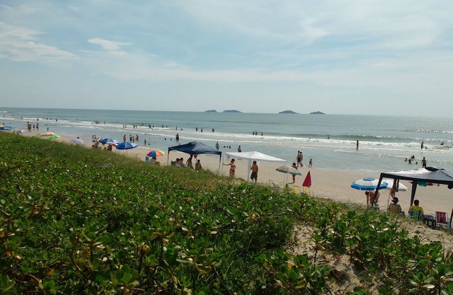 Ground floor apartment with three bedrooms 100 meters from the sea.