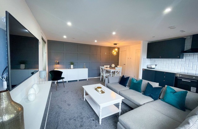 Ground Floor Luxury Corner Apartment