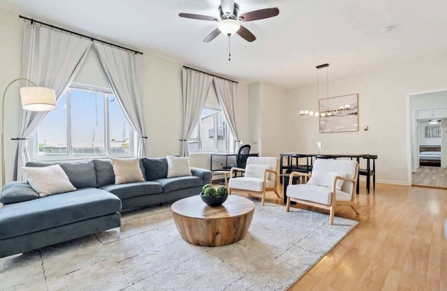 Group Retreat 15Min > NYC, MetLife, Mall + Parking