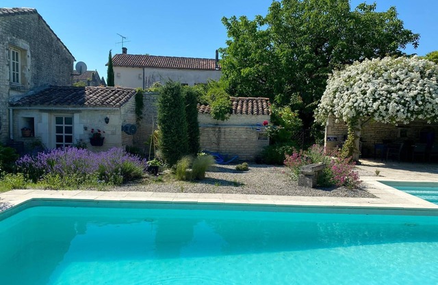 Guaranteed peace and quiet in the heart of the Charente vineyards