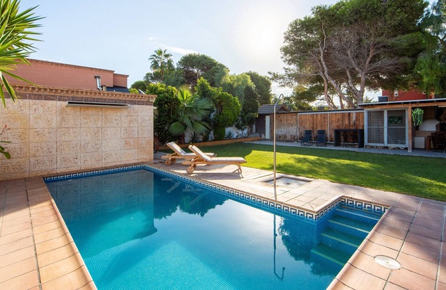 'Guest Apartment with Pool' with Private Pool, Wi-Fi and Air Conditioning