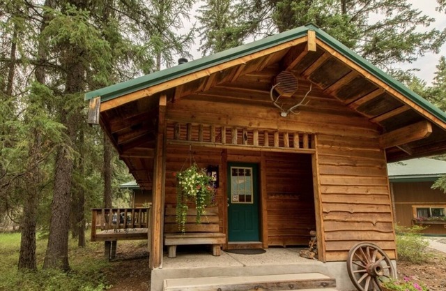 Guest Cabin with catch and release fishing on site!