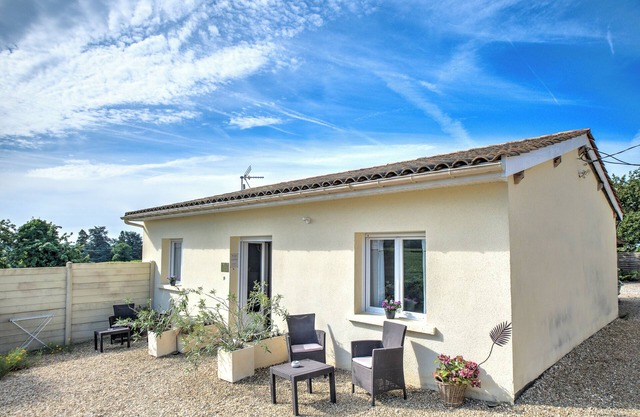 Guest House 'Au Charmant Des Vignes' with Private Terrace and Wi-Fi