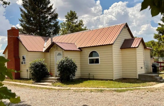 Guest house in montana ranch