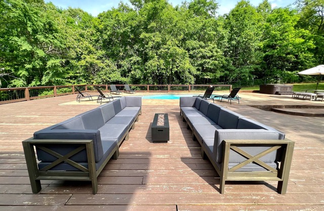 Guest House w/Pool and Hot Tub! 10min away from Lake Norfork!