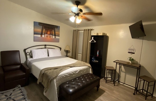 Guest Suite in Tampa! 5 minutes from the airport and near the beach!