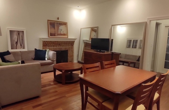 Guest Suite: No stairs, Driveway Parking, Baby Crib, Pool Pass by Ameridency