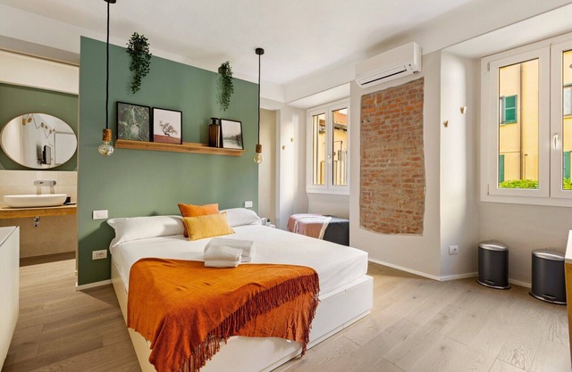 GuestHost - Simplon & Garibaldi Comfy Studio