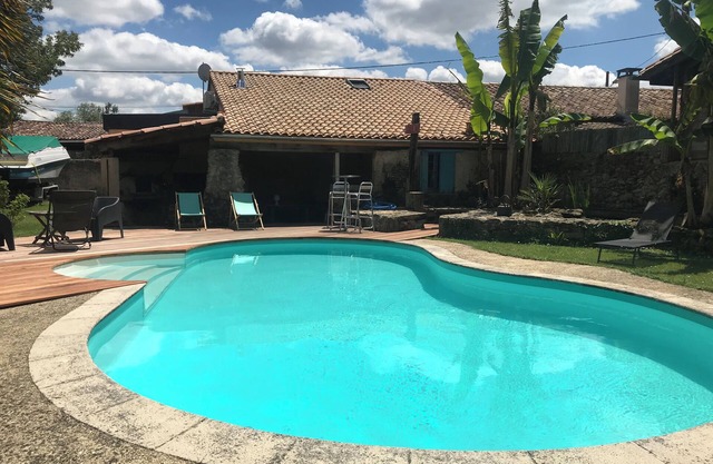 Guesthouse for 2 in a peaceful setting among the vines. Sauna & pool