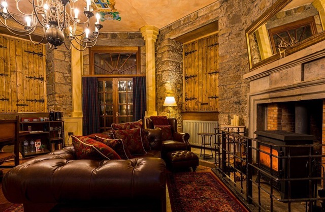GuestReady - Luxe Craigiehall Temple in Edinburgh