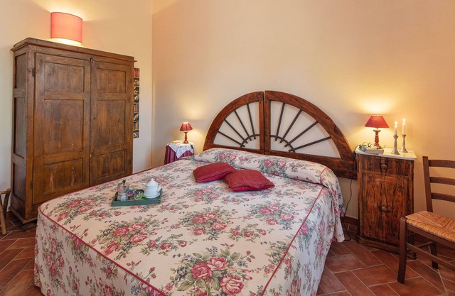 GUFO: Peaceful apartment close to Tuscany 's best treasures, 1 mile from shops