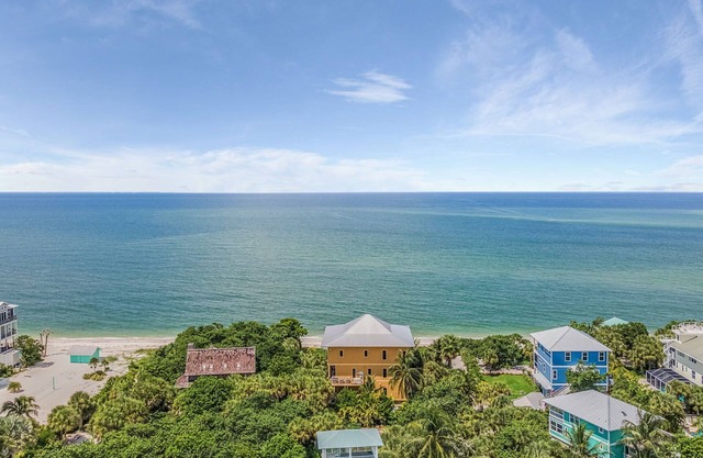 Gulf-Front w/Heated Pool, Hot Tub & Golf Carts