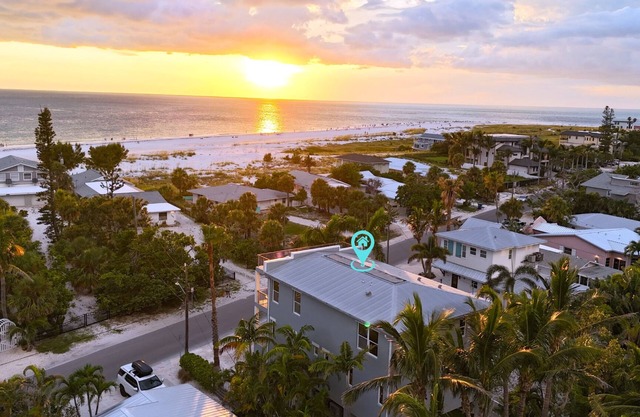 Gulf Views 🌊 | Elevator 🏡 | 50 Yards to Beach 🌴| Heated Pool & Spa 🌅Sunsets
