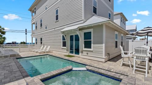 Gulf Views Pool Rooftop Lounge Private Beach Heavenly Day by AvantStay