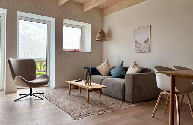 Gulfhof Funnixerhörn twee: Historic accommodation with terrace and large garden