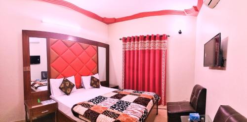 GULSHAN PALACE Near AghaKhanHospital ExpoCenter Airport