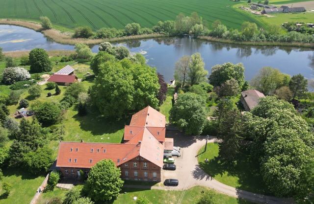 Gutshof Kämmerich - Holiday apartment "Storchennest"