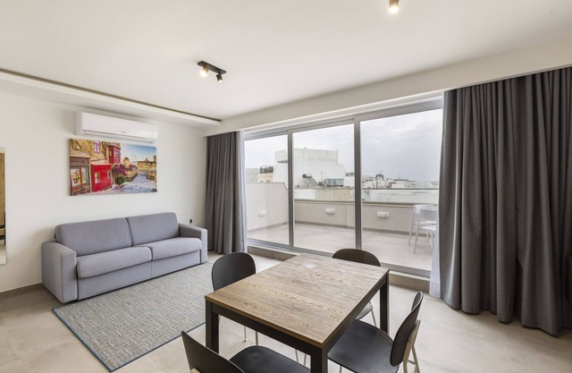 Gzira Suite 13-Hosted by Sweetstay